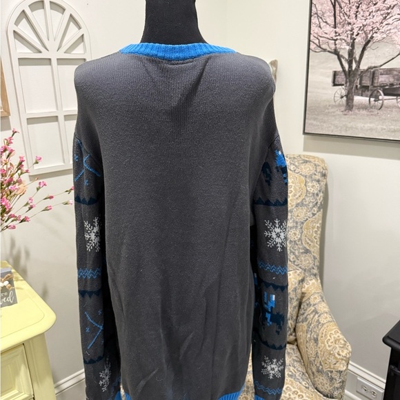 Gray and Blue Crewneck Sweater with Winter Motifs - Picture 4 of 6